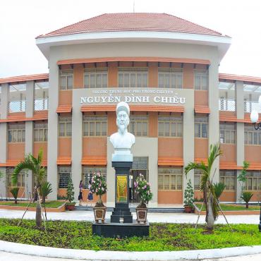 Trường THPT chuyên Nguyễn Đình Chiểu - Đồng THáp